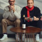Matthias Schweighöfer Instagram - ANZEIGE// Unser GLÜHWEIN ist zurück! Bei dem Schal-Wetter zur Zeit kann man sich perfekt mit unserem III FREUNDE GLÜH aufwärmen. Jetzt wieder bei uns im Shop verfügbar! #dreifreundeweine #jokowinterscheidt #matthiasschweighöfer #glühwein