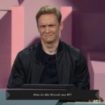 Matthias Schweighöfer Instagram - Wrong answers only ... 20:15 Uhr / jeden Sonntag / ab heute / auf @prosieben ! 🍿EINSCHALTEN 🍿 Mit @officiallyjokoturbo @hazelsgonnahaze & @florian.david.fitz