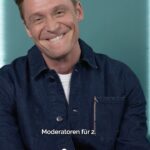 Matthias Schweighöfer Instagram - Tja, jetzt hat @officiallyjokoturbo den Salat: @matthiasschweighoefer kann natürlich einfach einen hervorragenden Moderator spielen. Oder ein sehr schlaues Panel-Mitglied, das ihm seine Show stiehlt. Ab Sonntag, 20:15 Uhr auf @prosieben & @joyn.de: die neue Staffel #WSMDS!