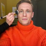 Matthias Schweighöfer Instagram - Mal wieder was Privates: Wie ihr seht, schminke ich mich auch am Samstag gerne. Saturday is the perfect day to schmink myself. P. S. Wie findet ihr eigentlich orangene Christbaumkugeln? Liebe Grüße von eurer Mandarine On a private note: As you can see I put on my make-up on Saturdays, too. P.s. Do you like orange christmas tree decoration? All the best from your mandarin🍊