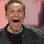 Matthias Schweighöfer Instagram - Tune in: "Wer stiehlt mir die Show?" Heute Abend. 20:15 Uhr. @prosieben Wird gut! Die Frage ist nur, für wen ... #WSMDS