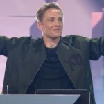 Matthias Schweighöfer Instagram - Tune in: "Wer stiehlt mir die Show?" Heute Abend. 20:15 Uhr. @prosieben Wird gut! Die Frage ist nur, für wen ... #WSMDS