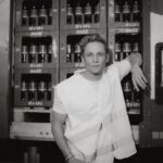Matthias Schweighöfer Instagram - Ein Gruß geht raus an die Winner! Wie versprochen, hier ein kleiner Rückblick for you, von einem Tag bei @cocacola_de in Mannheim, der verlost wurde. Viel gesehen, viel gelacht und viel gelernt über die Produktion - wie zum Beispiel: Die Chance, dass wir schon mal aus derselben Mehrwegflasche getrunken haben, ist gar nicht mal so klein. Die wird nämlich im Durchschnitt 15x wieder befüllt.  Großes DANKE auch an das tolle Werksteam und alle, die den Tag so toll gestaltet haben.  📸 @lenahogekamp #CocaCola #Mehrweg #cokemehrweg #gehmitunsdenmehrweg Mannheim, Germany