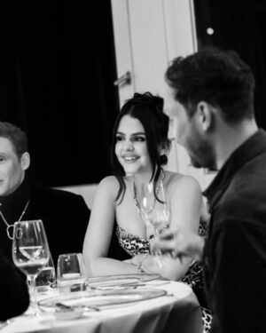 Matthias Schweighöfer Instagram - Was für ein Abend! Gestern durften @rubyofee und ich unser aller erstes @tiffanyandco Dinner in Berlin co-hosten und was sollen wir sagen, es war unfassable! Danke, danke an alle, die gekommen sind, um mit uns zu essen, lachen, reden und unsere Reise als Brand Ambassadors für die neue Lock Collection zu feiern! #tiffanylock 

What an evening! Yesterday @rubyofee and I had the honor to co-host our very first @tiffanyandco dinner in Berlin and what can we say, it was unfassable! Thank you!!! Thanks for everyone who came to eat, laugh, talk and celebrate our journey as Brand Ambassadors for the new Lock Collection! #tiffanylock

📸@clemensporikys