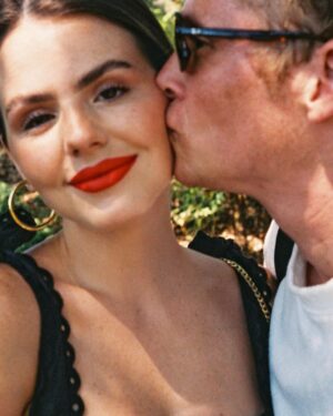 Matthias Schweighöfer Instagram - Happy Birthday to this beautiful human being. The most incredible person I know. I love you @rubyofee ❤️
Wie schön das du geboren bist, wir hätten dich sonst sehr vermisst. 🎉🎉 Alles Gute, Liebe Ute:) Happy Birthday Kisses