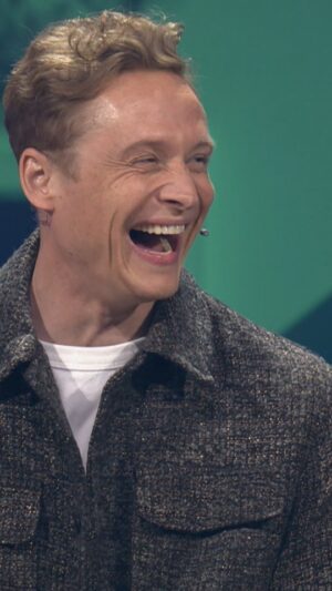 Matthias Schweighöfer Instagram - Where drinking is an honor, puking is no disgrace. Wo Saufen eine Ehre ist, ist Kotzen keine Schande. Wer schaltet morgen wieder ein? 
Here's a little Throwback to "Aushalten" @prosieben "Wer stiehlt mir die Show". @hazelsgonnahaze @officiallyjokoturbo @florian.david.fitz