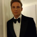 Matthias Schweighöfer Instagram - Das war crazy. Die @goldenglobes ❤️. 5 Awards für Oppenheimer. Und dann noch dieser schöne Anzug von @tomford Wie fandet ihr den Film. Habt ihr ihn gesehen? Ja, nein, vielleicht. Guckt ihn euch an. Er ist ein masterpiece. Thank you. Und Danke. Liebe an Euch🫶🫶 Photos by the amazing @rubyofee OMG. What a night. 5 Awards at the @goldenglobes for Oppenheimer. Crazy. And this beautiful suit by @tomford Did you see Oppenheimer? Yes, No, Maybe.? Watch it, it’s a masterpiece. Thank you. Love, M
