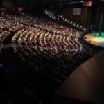 Maurício Meirelles Instagram - Hoje fizemos o Teatro Positivo em Curitiba. Um dos shows mais intensos e insanos da carreira. O único show que teve DOIS BIS. 2 horas de show. 2300 pessoas numa quinta-feira. A comedia nunca esteve tão forte. Obrigado a todos que contribuem com isso. Vamo que tem mais. Obrigado Curitiba. Quem foi, comenta. Quem não foi , responde “qual sua fruta favorita?” O importante é engajar