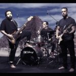 Maurício Meirelles Instagram - NOME DESSA BANDA? Comenta aí . . . Guitarra - @maumeirelles Baixo - @murilocouto Bateria - @nilagra Produção musical, direção e edição de vídeo - @calazans_fake Eng. de gravação - @felipecardenette Croma key - Thalita Valle Gravado nos estúdios @fc.livestudio #rock #livemusic #comédia #humor #murilocouto #nilagra #mauriciomeirelles