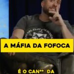 Maurício Meirelles Instagram - Hoje faz DEZOITO meses que eu fiz esse vídeo, onde alertava sobre essa tal máfia da fofoca. Uma coisa é comentar o mundo dos famosos e suas particularidades. Outra é se utilizar de um poderio midiatico para destruir reputações e pessoas com ideias dissonantes. Eu passei algumas vezes por isso. Muitos colegas da comédia também. Há método, há maldade, há manipulação. O assunto se tornou relevante depois da morte de uma jovem por conta da irresponsabilidade dessa galera. Sempre enfrentei essa turma de peito aberto, como podem assistir nesse trecho. Inclusive, isso só acontece pq o brasileiro tem um fascínio absurdo pela vida alheia, não importa suas consequências. Fiz questão de postar isso hj pq o BBB voltou. O tema será posto de lado e novos personagens se tornarão relevantes ou destruídos, baseados apenas no tratamento e direcionamento que essas páginas darão a essas novas personalidades. O trecho completo tem quase 10 minutos e o link está nos meus stories.