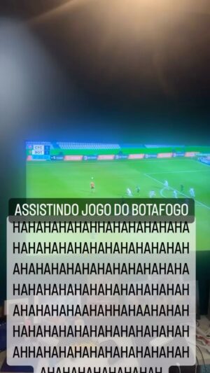Maurício Meirelles Instagram - Assistindo jogo do Botafogo