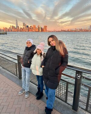 Maura Rivera Instagram - Las postales más lindas que me dejó NY 🗽un viaje con un propósito familiar disfrutado a mil ❤️🎄 

#estatuadelalibertad #wallstreet #puentebrooklyn #brooklynbridge #centralpark #timesquare #newyork #newyorkcity #