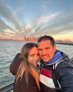 Maura Rivera Instagram - Las postales más lindas que me dejó NY 🗽un viaje con un propósito familiar disfrutado a mil ❤️🎄 

#estatuadelalibertad #wallstreet #puentebrooklyn #brooklynbridge #centralpark #timesquare #newyork #newyorkcity #