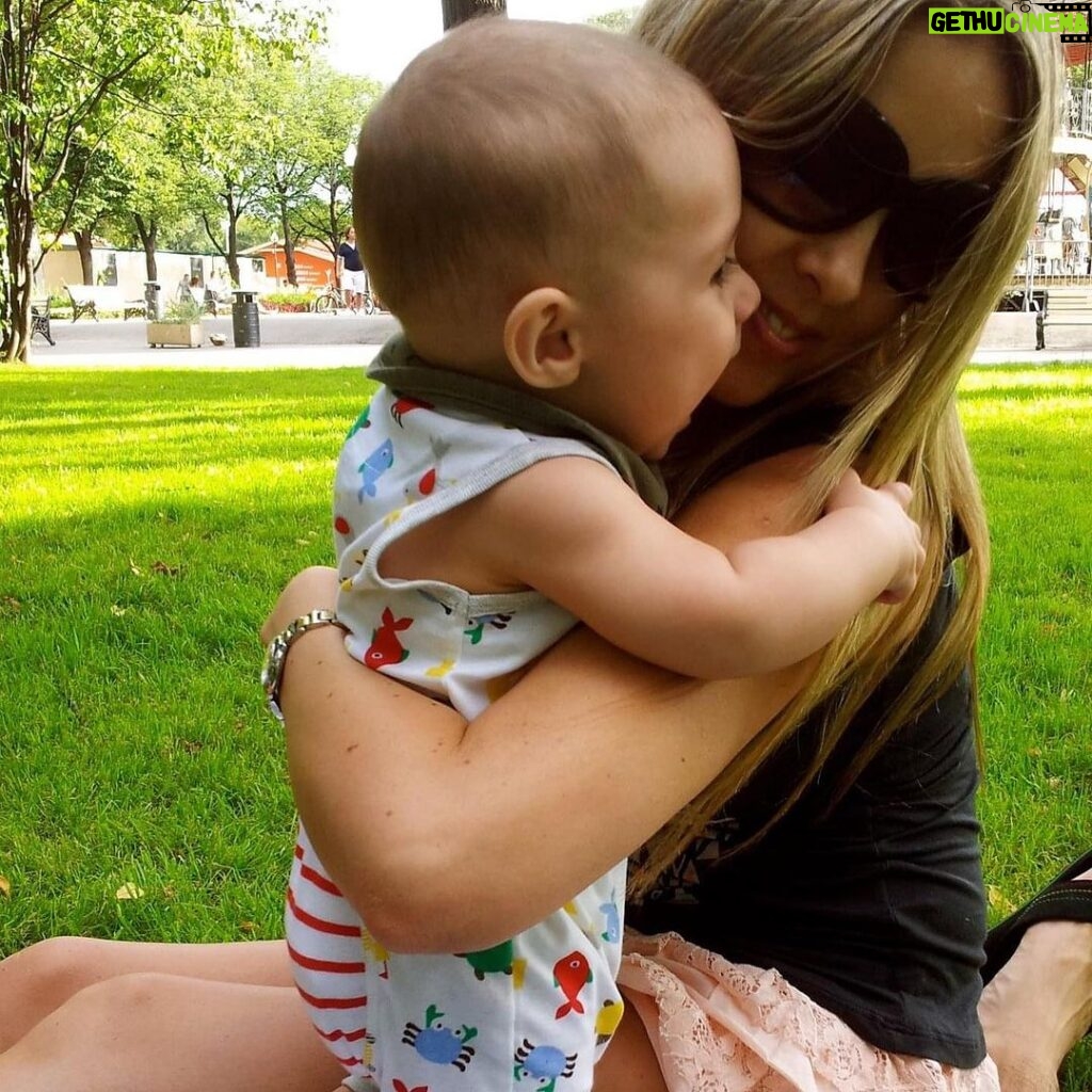 Maura Rivera Instagram - Un día como hoy hace 12 años los angelitos me bajaron este lindo niño a la tierra 🫶🏼 es mi rey ,es mi niño hermoso no se en que minuto pasaron esos 12 años tan rápido 🥹 Te seguiré cuidando, estaré ahí para lo que necesites ,espero nunca fallarte y me encargaré que seas muy pero muy feliz siempre 🥰☺️ Feliz cumpleaños mi vida que este nuevo año venga llenito de buenos momentos para ti Te amo por siempre 😍🩷