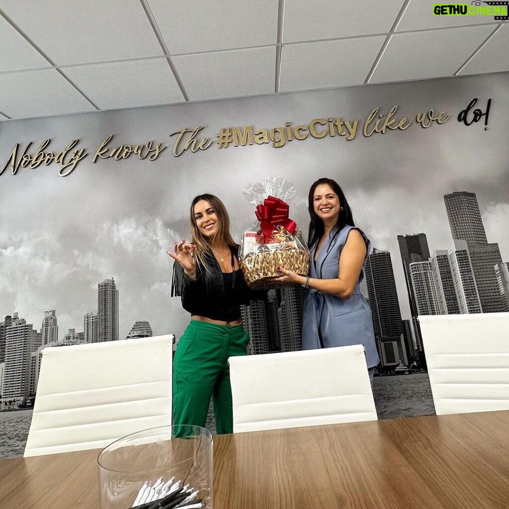 Maura Rivera Instagram - SI LO SUEÑAS LO CREAS 🙌🏼 Cumplí una meta que tenía planeada hace algunos años 🥹💪🏼. Gracias @daisyrojasrealtor por ayudarme en todo el proceso Miami, Florida