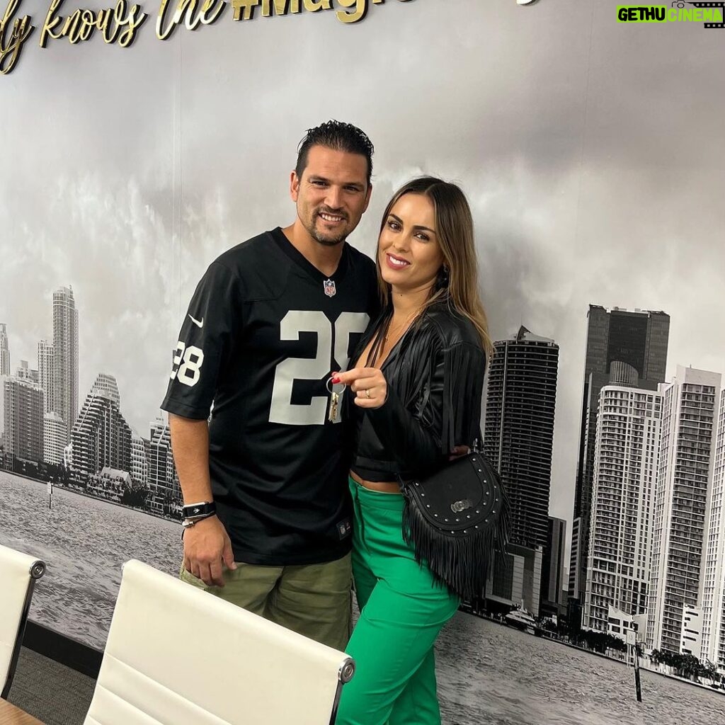 Maura Rivera Instagram - SI LO SUEÑAS LO CREAS 🙌🏼 Cumplí una meta que tenía planeada hace algunos años 🥹💪🏼. Gracias @daisyrojasrealtor por ayudarme en todo el proceso Miami, Florida