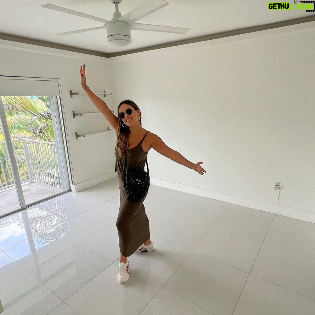 Maura Rivera Instagram - SI LO SUEÑAS LO CREAS 🙌🏼 Cumplí una meta que tenía planeada hace algunos años 🥹💪🏼. Gracias @daisyrojasrealtor por ayudarme en todo el proceso Miami, Florida