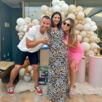 Maura Rivera Instagram - Atesorando hermosos momentos @danicastillomusica @rodrigodiazrioseco 🤰🏻🤍👼🏼 #amigos #babyshower Santiago, Chile