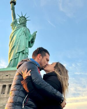 Maura Rivera Instagram - Las postales más lindas que me dejó NY 🗽un viaje con un propósito familiar disfrutado a mil ❤️🎄 

#estatuadelalibertad #wallstreet #puentebrooklyn #brooklynbridge #centralpark #timesquare #newyork #newyorkcity #