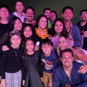 Maura Rivera Instagram - BIENVENIDO 2023🥳🥳🥳
Te recibimos con amor ,prosperidad y buena energía ❤️🫶🏼
Que sea un gran y hermoso año para tod@s

Pd: se paso bien 🤣🥳 (mas en mis historias)