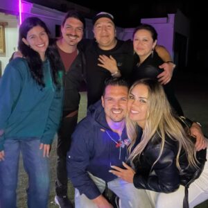Maura Rivera Instagram - BIENVENIDO 2023🥳🥳🥳
Te recibimos con amor ,prosperidad y buena energía ❤️🫶🏼
Que sea un gran y hermoso año para tod@s

Pd: se paso bien 🤣🥳 (mas en mis historias)