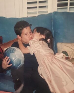 Mauricio Montaner Instagram - Mi compañera de jugar espías y agentes secretos está cumpliendo años. ♥️ te amo bachuna!