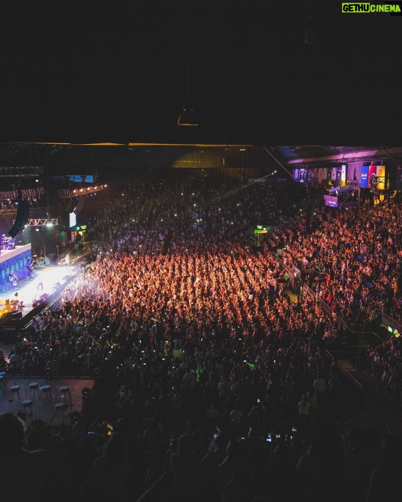 Mauricio Montaner Instagram - Lo de ustedes no puede ser!!! Gracias por cumplirnos el sueño del LUNA PARK!!! Fue mejor de lo que me soñé! ♥️