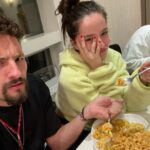 Mauricio Montaner Instagram - Cuando estás cenando en un restaurante y te toman fotos a escondidas! 😂😂😂