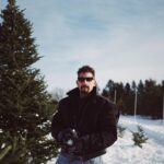 Mauricio Montaner Instagram - Guerra de nieve contra @camilo capturada por @evaluna ☃️ espero estén disfrutando este tiempo con sus familias. Los amo