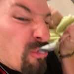 Mauricio Montaner Instagram - Cuando estás cenando en un restaurante y te toman fotos a escondidas! 😂😂😂