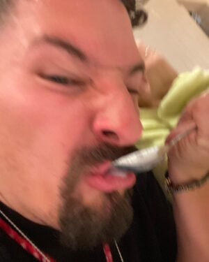 Mauricio Montaner Instagram - Cuando estás cenando en un restaurante y te toman fotos a escondidas! 😂😂😂