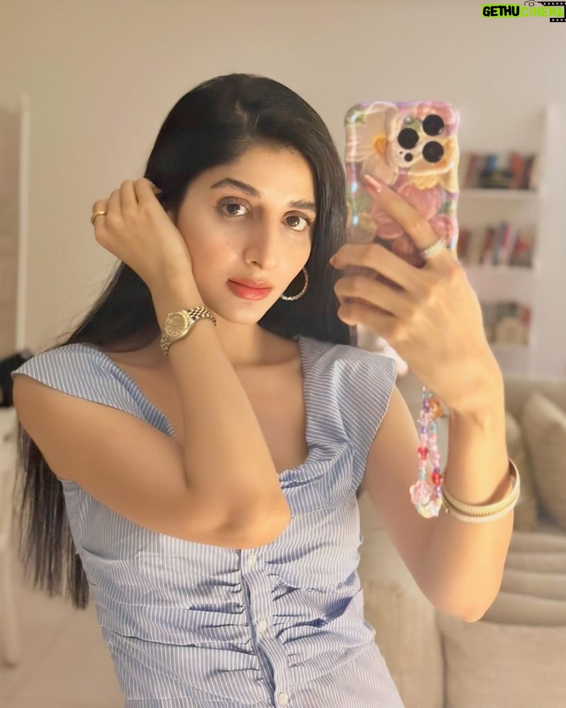 Mawra Hocane Instagram - she a happy girl Karachi, Pakistan