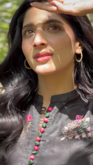 Mawra Hocane Instagram - Puchay koi naam tera to miene hai rabb likhaaa ✨🕊️