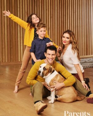 Max Greenfield Instagram - Thank you @parents for having us 🙌
Join @tesssanchezgreenfield and I at 2pm PST as we go live with @parents to talk about parenting, having to home school and my picture book #idontwanttoreadthisbook 📕 
Avail NOV 9 @penguinkids 
🙌 @ericraydavidson 📷