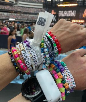 Max Greenfield Instagram - @taylorswift 
#erastour ❤️

@tesssanchezgreenfield ❤️
#Darlene