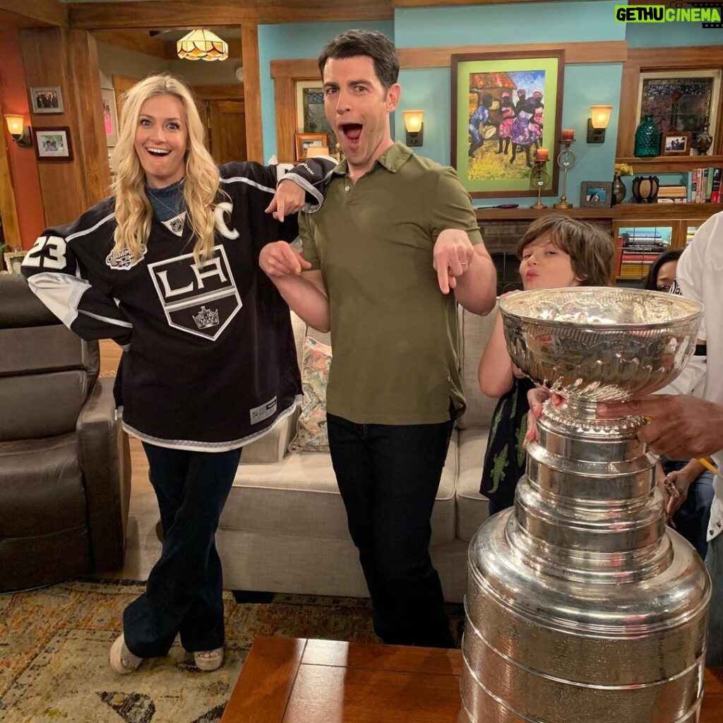 Max Greenfield Instagram - Thank you to the @nhl for stopping by #theneighborhood I know it looked like I was playing it cool but boy was that exciting @theneighborhood @cbstv @ny_islanders @lakings