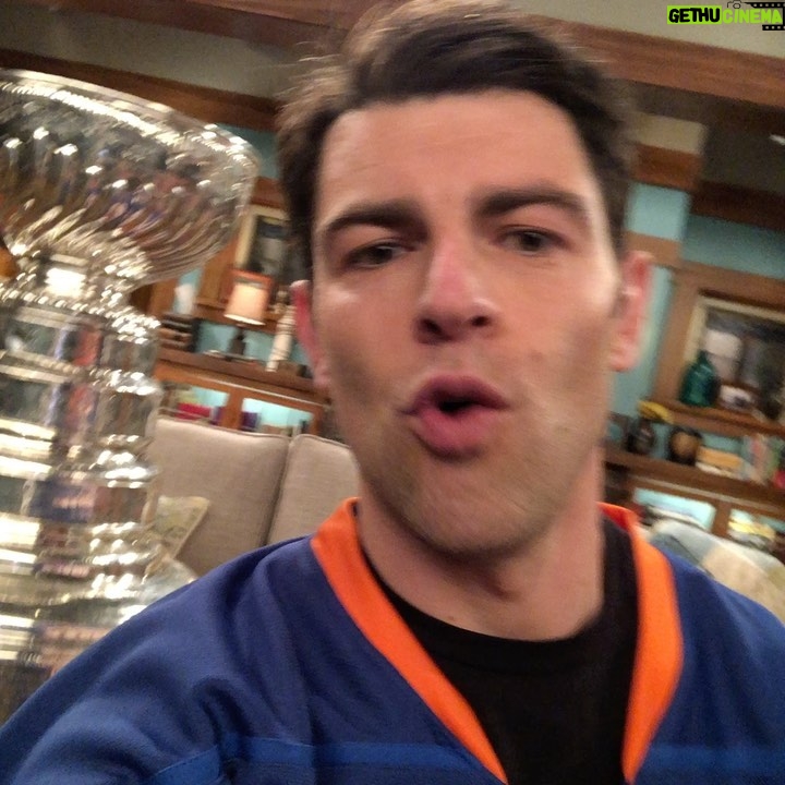 Max Greenfield Instagram - Thank you to the @nhl for stopping by #theneighborhood I know it looked like I was playing it cool but boy was that exciting @theneighborhood @cbstv @ny_islanders @lakings
