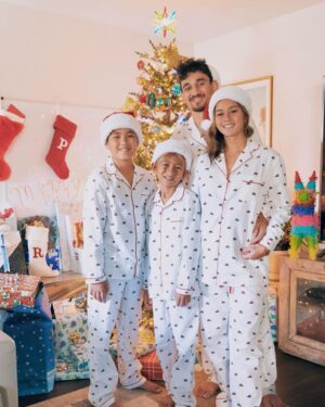 Max Holloway Instagram - Merry Christmas from the Holloways 🎄