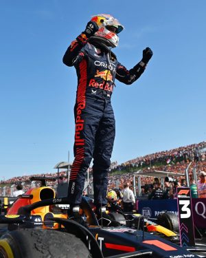 Max Verstappen Instagram - YES BOYS! 💪

Another amazing achievement for the team @redbullracing 🏆 Thank you to everyone for your continuous hard work 👊 Today was a perfect day 🙌

Thank you Hungary for your support all weekend 🇭🇺

#HungarianGP
