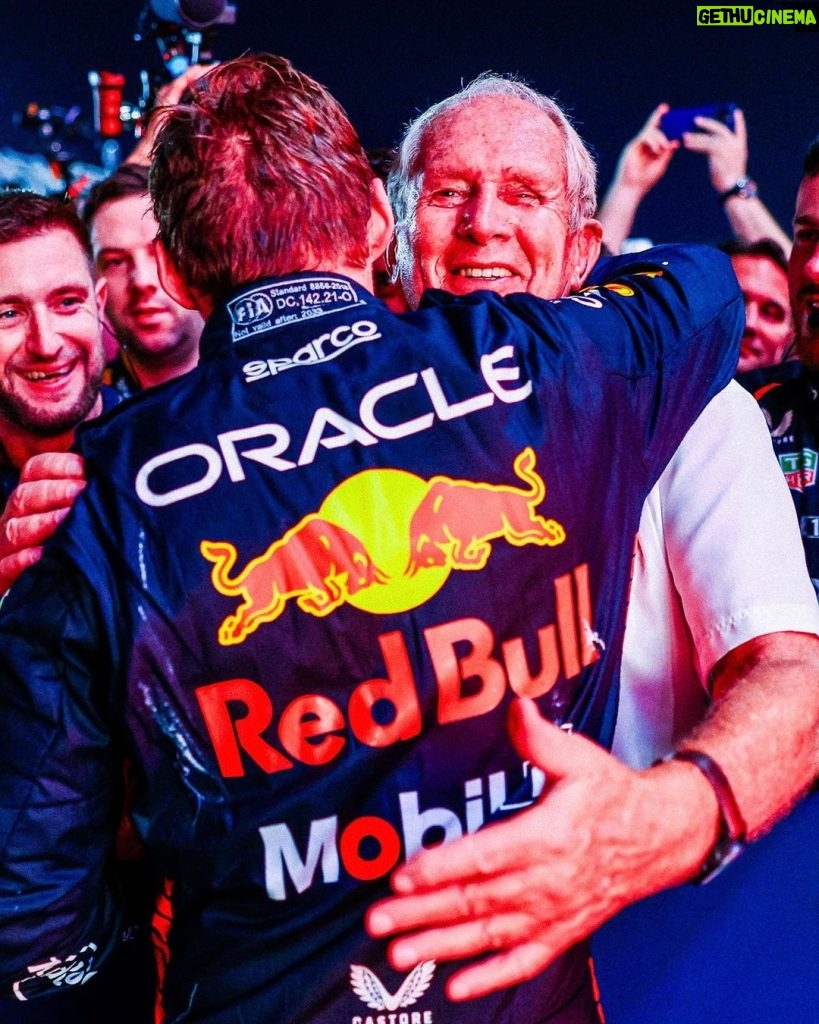 Max Verstappen Instagram - Champions 🙌 Winning the race is the perfect way to end an amazing weekend @redbullracing 👏 Thank you all for the tremendous support and messages 🙏 #QatarGP Losail International Circuit