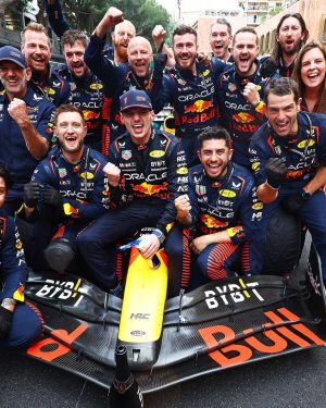 Max Verstappen Instagram - That was very lovely 🤩 To win it in this way, makes it extra special 🙌

A great weekend which we executed really well! An amazing job by everyone in the team @redbullracing 👏