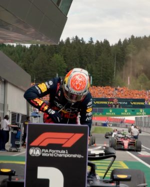 Max Verstappen Instagram - What a way to finish a perfect weekend @redbullracing 🏆 

An absolutely amazing job by everyone in the team 💪

A big thank you goes out to everyone for joining us on the Red Bull Ring! Your support is seriously unmatched 👏🦁

#AustrianGP