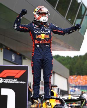 Max Verstappen Instagram - What a way to finish a perfect weekend @redbullracing 🏆 

An absolutely amazing job by everyone in the team 💪

A big thank you goes out to everyone for joining us on the Red Bull Ring! Your support is seriously unmatched 👏🦁

#AustrianGP