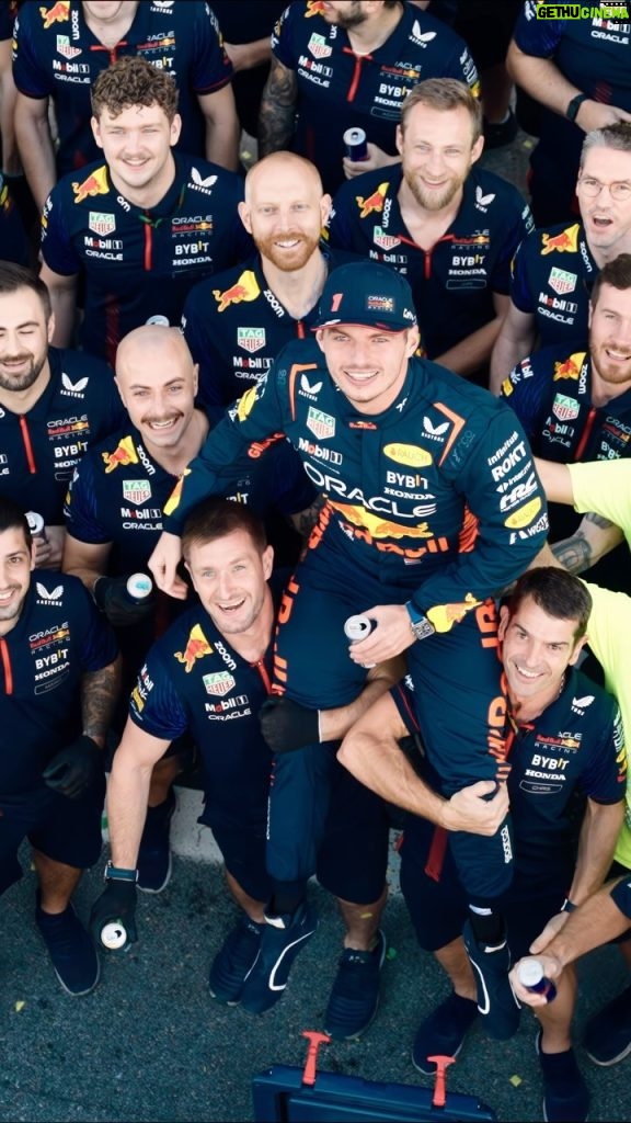 Max Verstappen Instagram - Celebrating win 1️⃣7️⃣ in style 🏆🙌 #F1 #RedBullRacing #BrazilGP #MaxVerstappen Autódromo de Interlagos