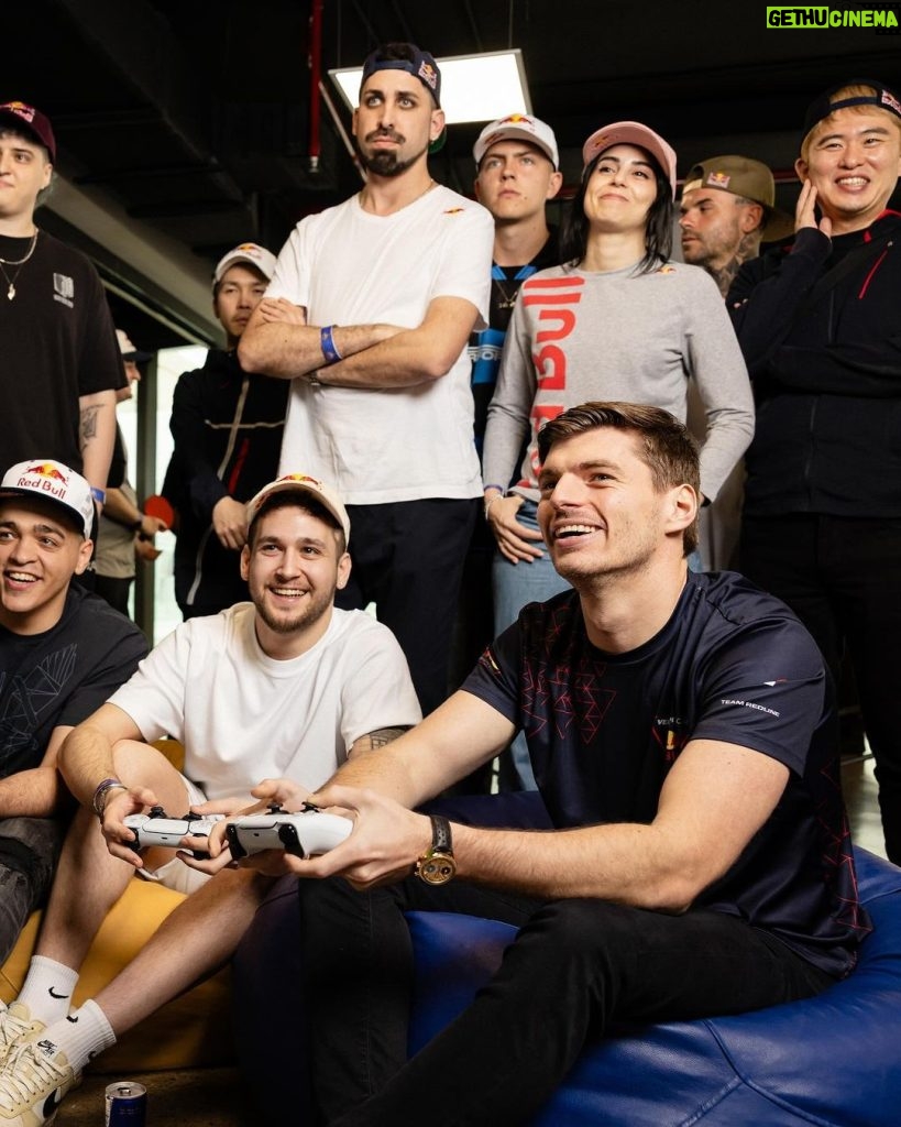 Max Verstappen Instagram - 👋 In Dubai with @teamredlinesim at the @redbullgaming Player Summit 🎮 Dubai, United Arab Emirates