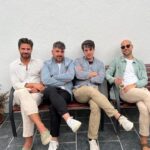 Maxi Iglesias Instagram - Una boda bonita. Especial. Llena de sentimiento. De verdad. De las ausencias que se notan, reforzadas por el relevo de los que están. De agradecimiento. De complicidad. De ese amor incondicional. Respeto y trabajo en equipo. Equipo de Navy Seals como diría el novio. De las que podrías estar hablando horas con cada invitado/a. En las que la barra libre está, pero no es necesaria para rellenar . Lucia y Sergio, a viajar! ♥️ Alfoz
