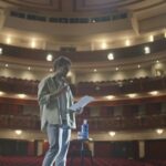 Maxi Iglesias Instagram - El día a día de @maxi_iglesias está repleto de ensayos y rodajes, pero siempre intenta sacar tiempo para entrenar o quedar con los suyos. Es otra forma de cuidarse para rendir siempre al máximo. Nuestra agua mineral natural Solán de Cabras, que desde este verano es el agua oficial de @laliga, es otro de sus grandes aliados para estar preparado ante cualquier reto, gracias a una composición mineral única que le cuida por dentro y por fuera.