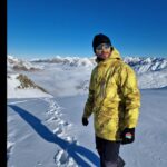 Maxi Iglesias Instagram - Por si me llaman para el último capítulo de True Detective. Con o sin moto, andar en nieve. Hacer el angel. Esas cosas