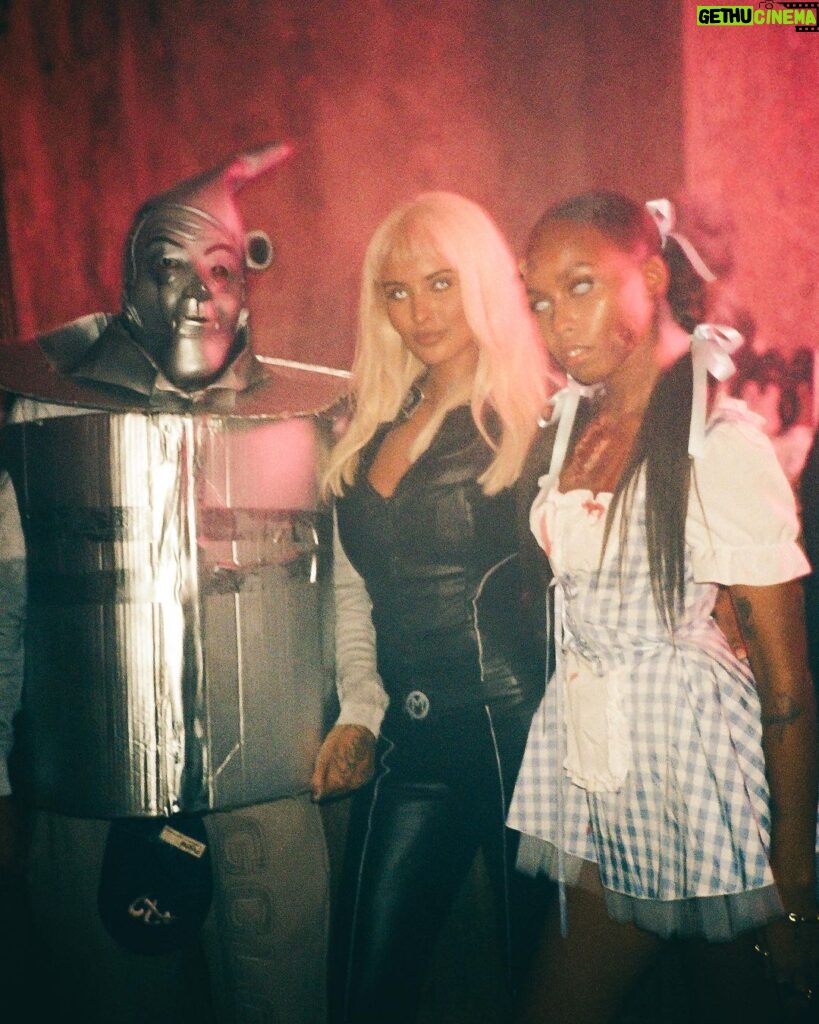 Maya Jama Instagram - Another year another amazing night ❤️👻 love to everyone who came and made such an effort with their costumes! All the incredible djs and @dela.studio killed it ❤️ had the best time. Thanks to @gordonsginuk for the loveellly drinks. #AD #pleasedrinkresponsibly #over18sonly For the facts visit drinkaware.co.uk