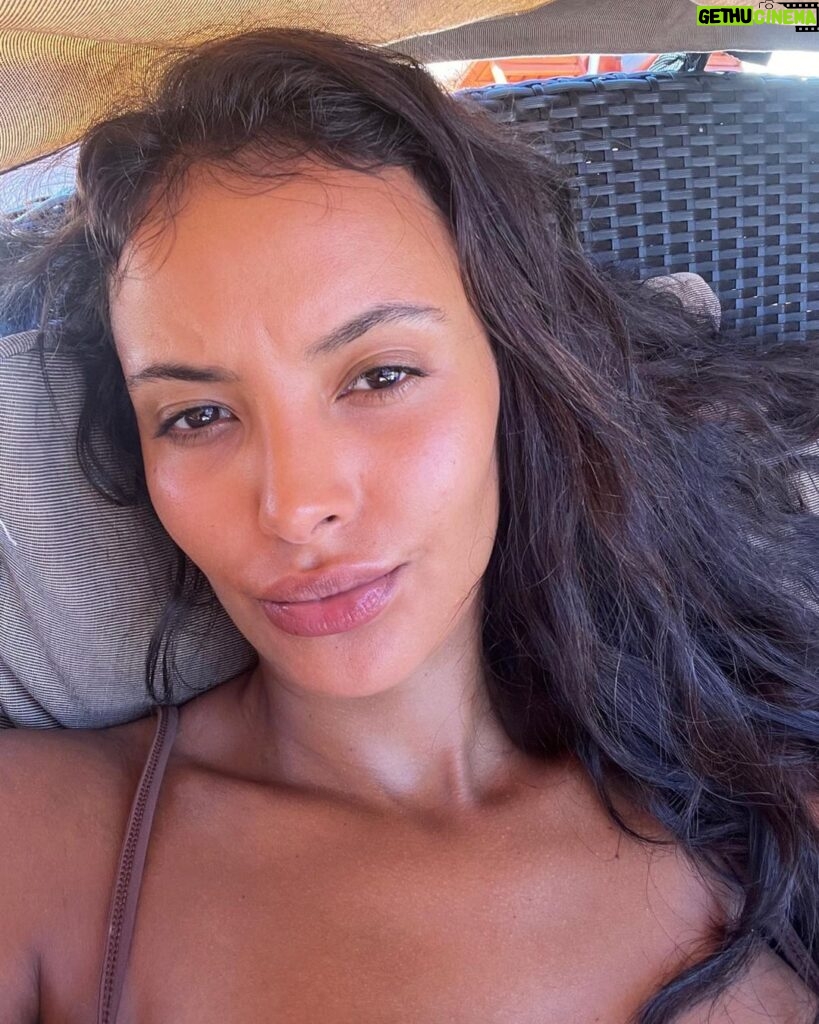 Maya Jama Instagram - Bulaa! Been away for a month filming, so grateful to be able to work with friends and lovely humans to make fun TV can’t wait for you to see - nov 1st🌴❤️ The Fiji Islands